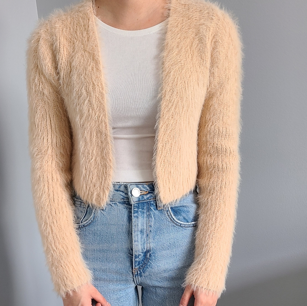 Zara NWOT Super Soft fuzzy cropped sweater in peach. Size S,  Juniors